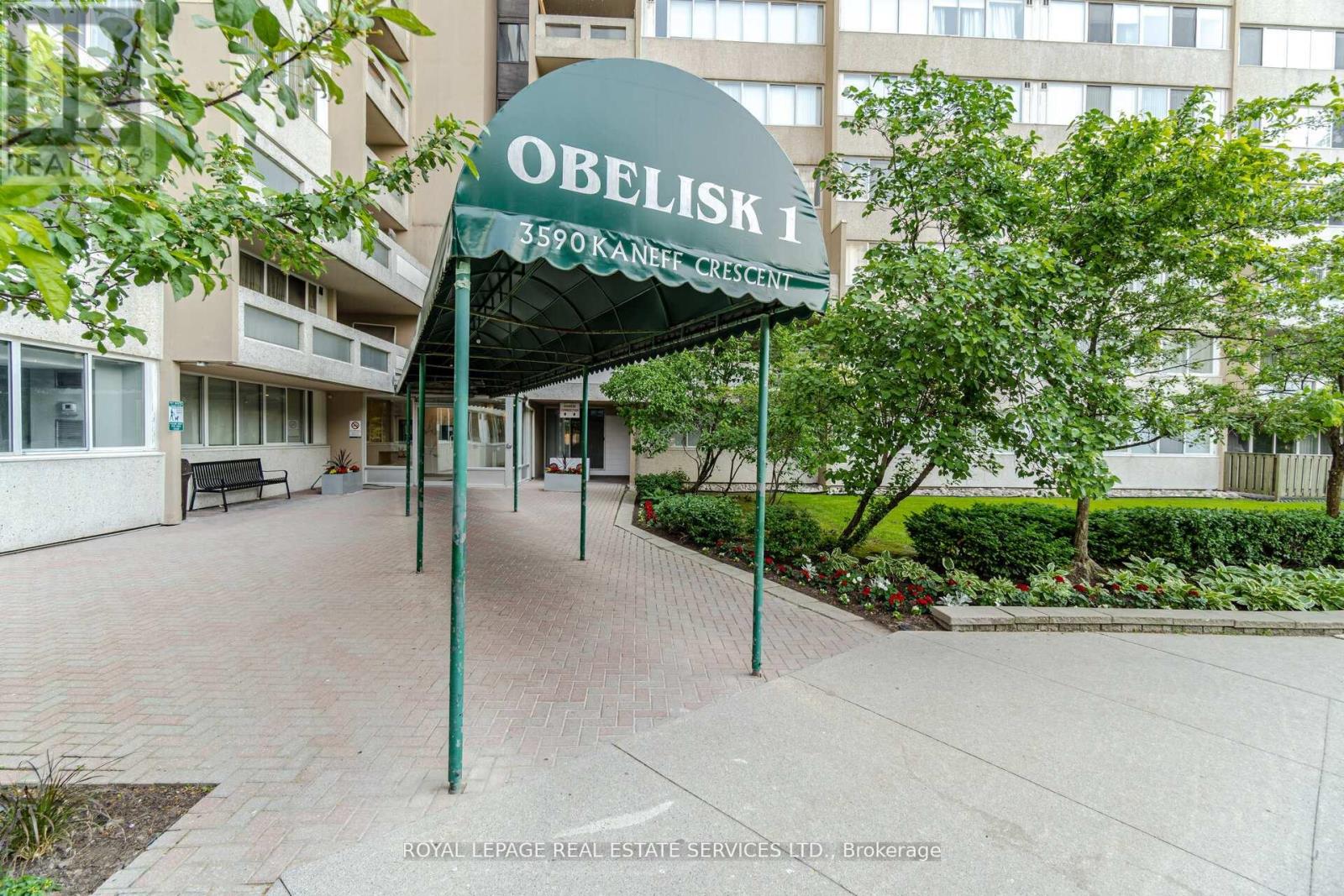 102 - 3590 Kaneff Crescent, Mississauga, Ontario  L5A 3X3 - Photo 2 - W12416645