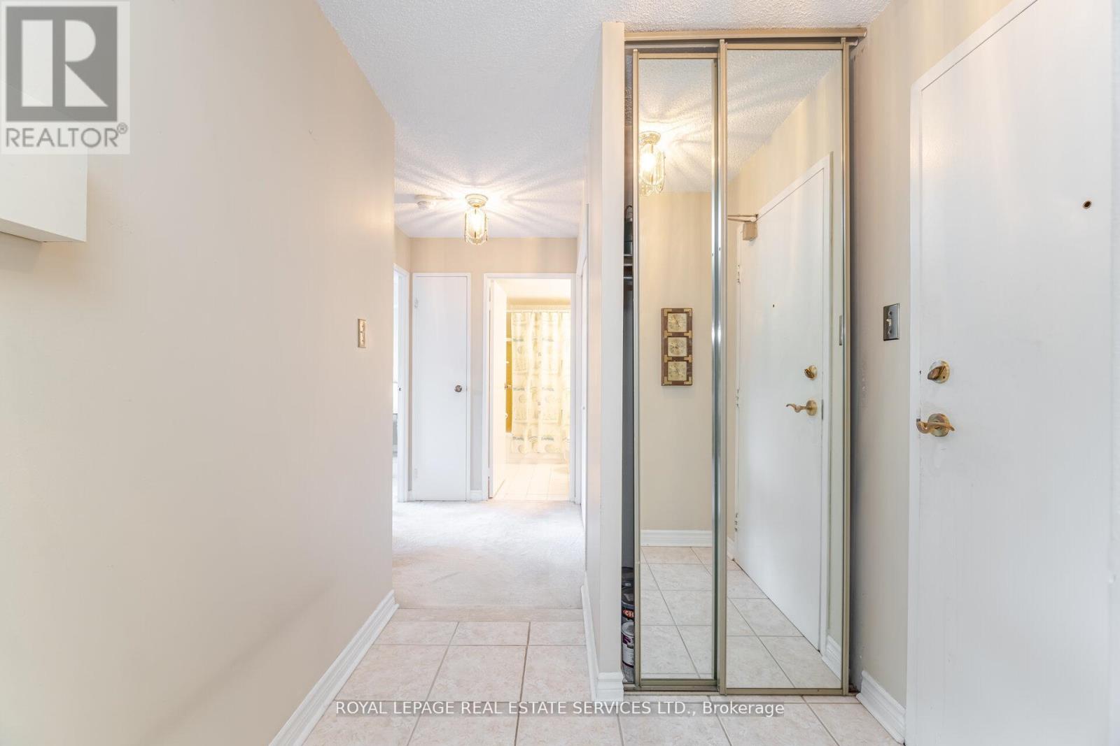 102 - 3590 Kaneff Crescent, Mississauga, Ontario  L5A 3X3 - Photo 5 - W12416645