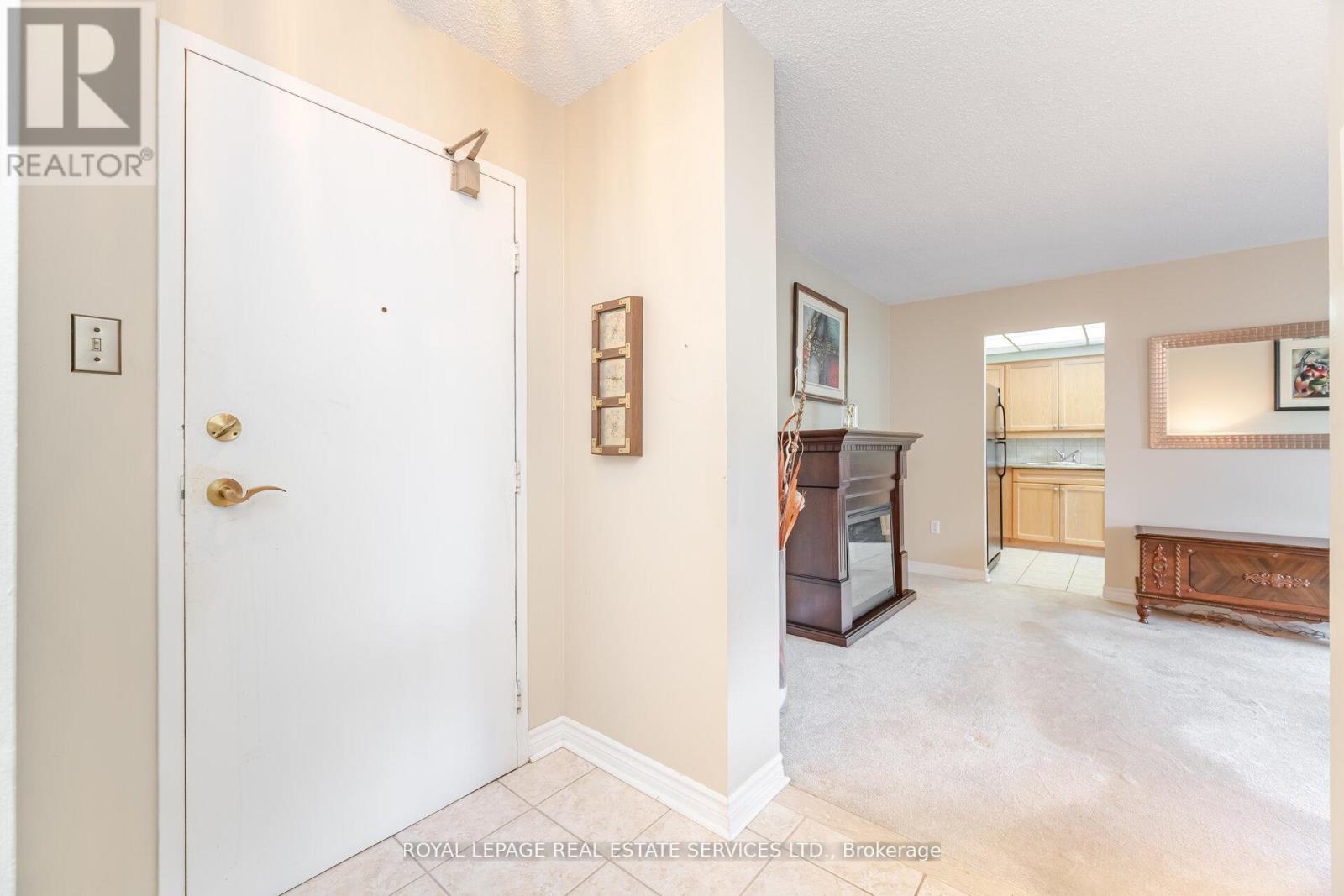 102 - 3590 Kaneff Crescent, Mississauga, Ontario  L5A 3X3 - Photo 6 - W12416645