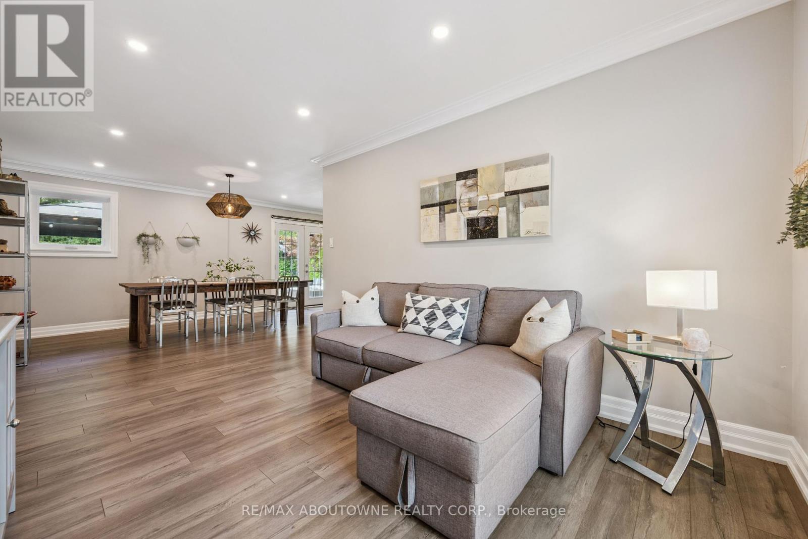 68 Theodore Drive, Mississauga, Ontario  L5M 1E4 - Photo 12 - W12416658