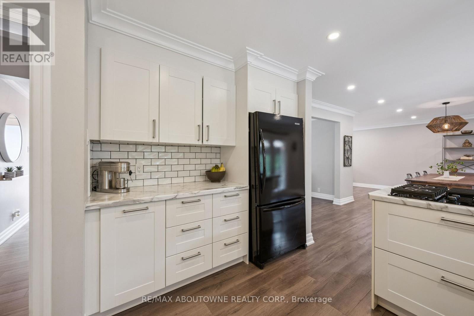 68 Theodore Drive, Mississauga, Ontario  L5M 1E4 - Photo 15 - W12416658