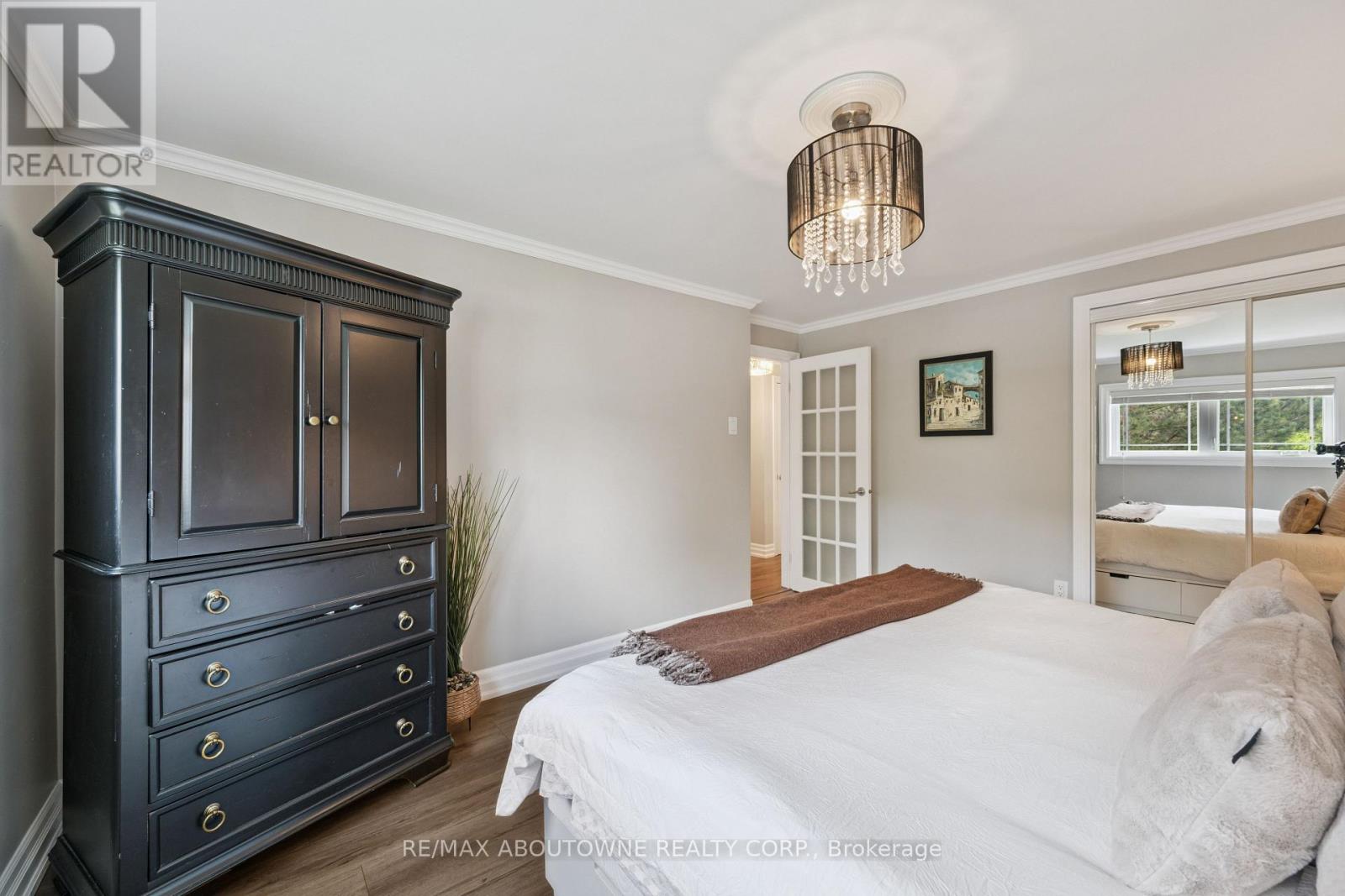 68 Theodore Drive, Mississauga, Ontario  L5M 1E4 - Photo 18 - W12416658