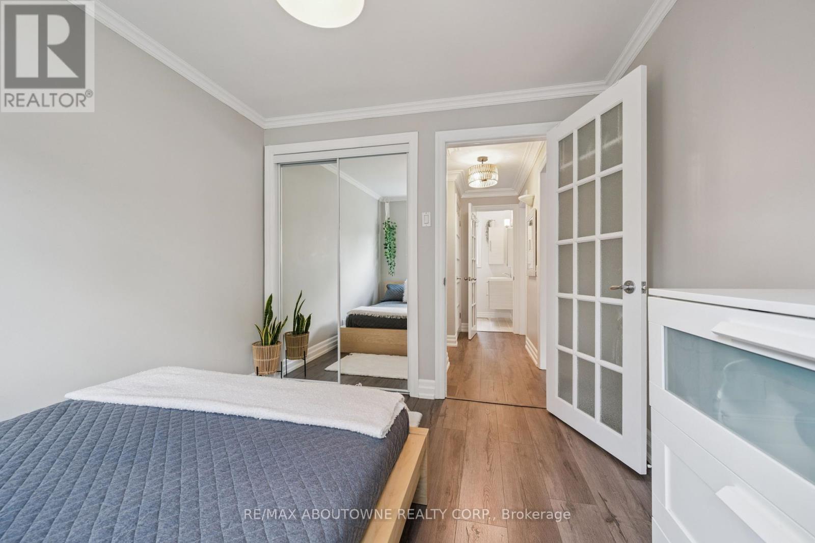 68 Theodore Drive, Mississauga, Ontario  L5M 1E4 - Photo 22 - W12416658