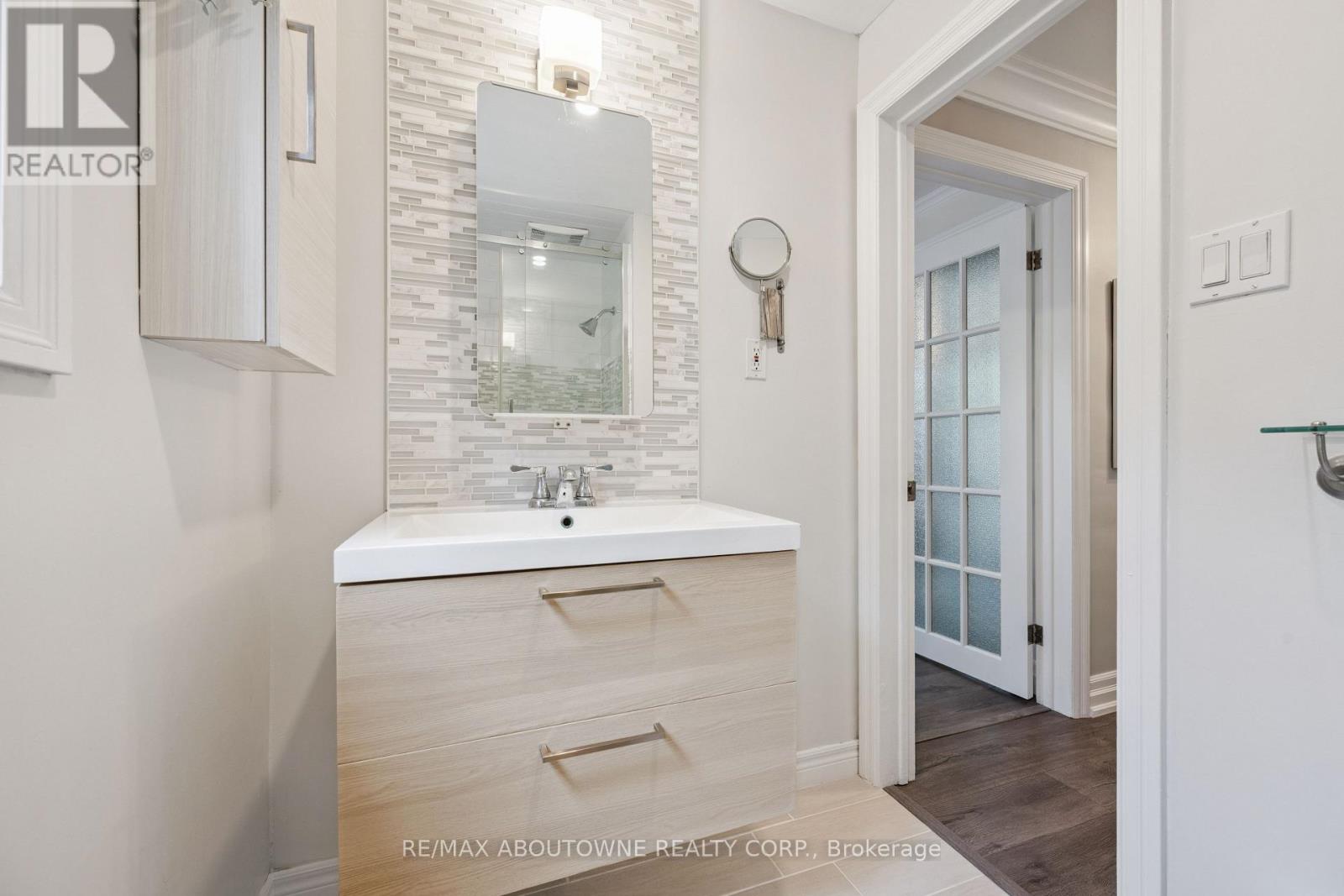 68 Theodore Drive, Mississauga, Ontario  L5M 1E4 - Photo 23 - W12416658