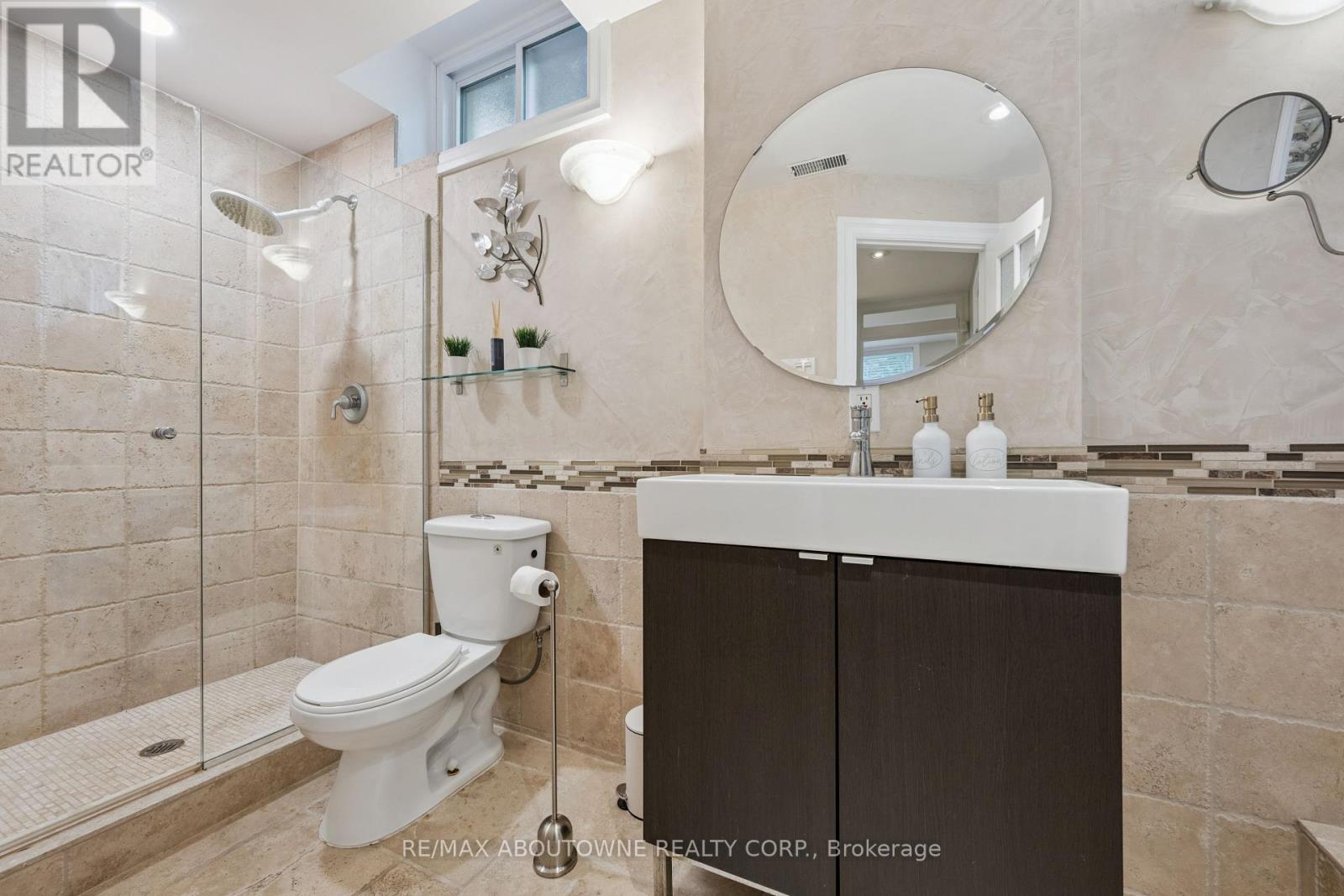 68 Theodore Drive, Mississauga, Ontario  L5M 1E4 - Photo 28 - W12416658