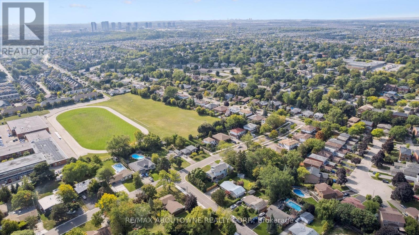 68 Theodore Drive, Mississauga, Ontario  L5M 1E4 - Photo 37 - W12416658