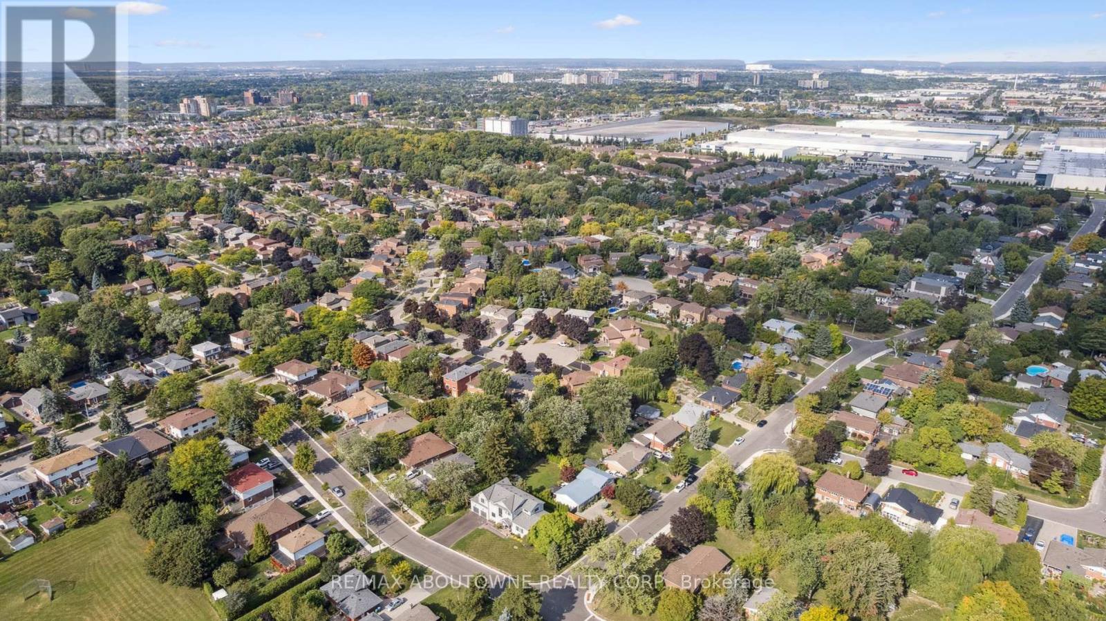 68 Theodore Drive, Mississauga, Ontario  L5M 1E4 - Photo 38 - W12416658