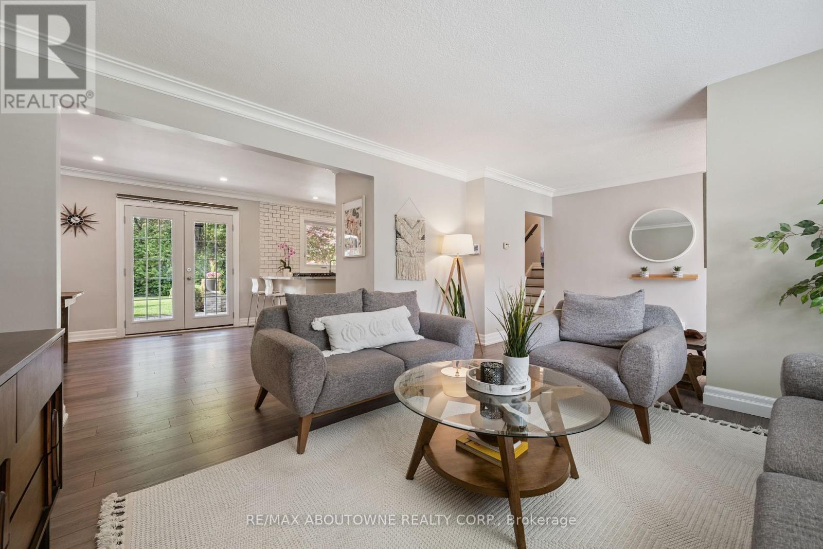 68 Theodore Drive, Mississauga, Ontario  L5M 1E4 - Photo 6 - W12416658