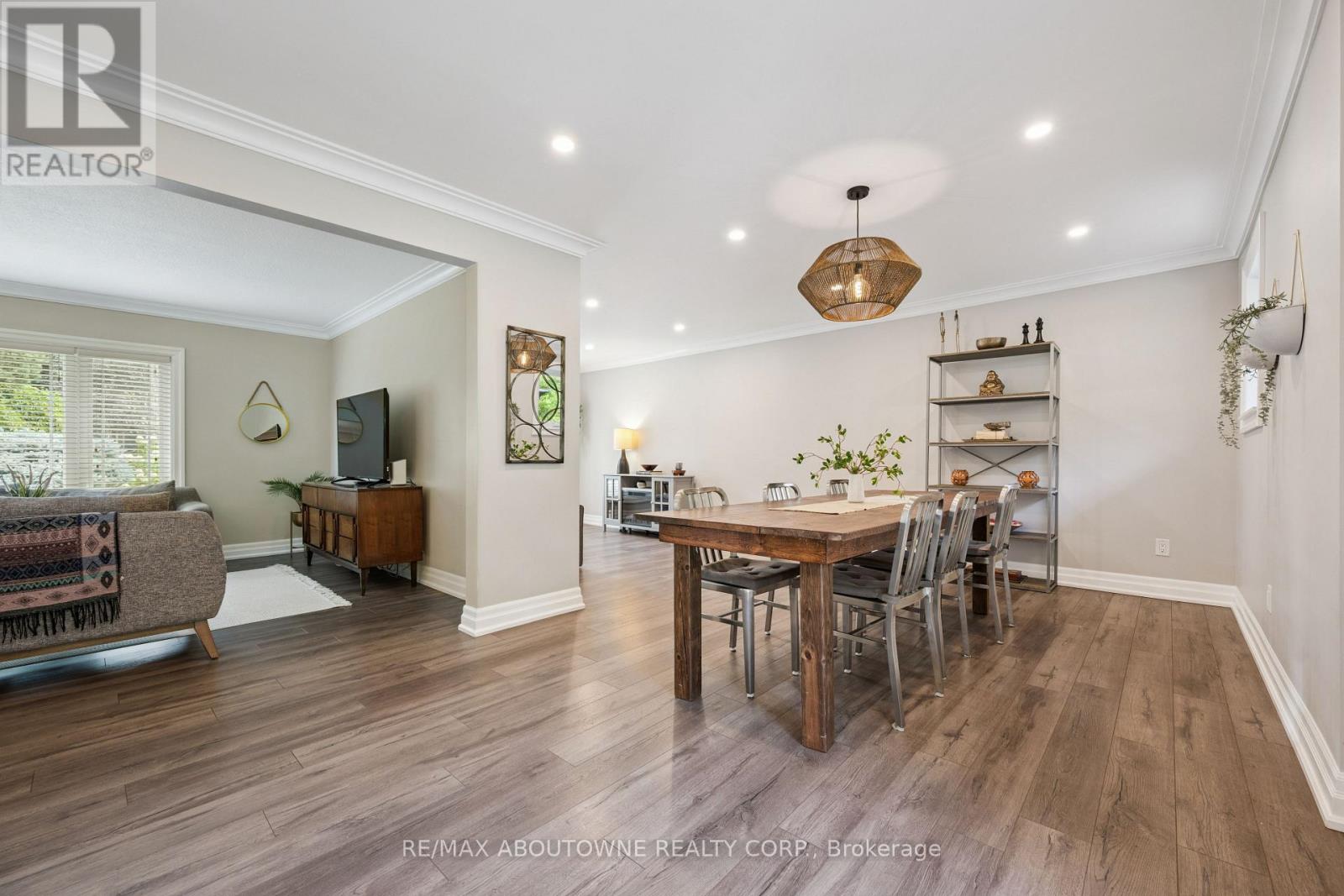 68 Theodore Drive, Mississauga, Ontario  L5M 1E4 - Photo 9 - W12416658