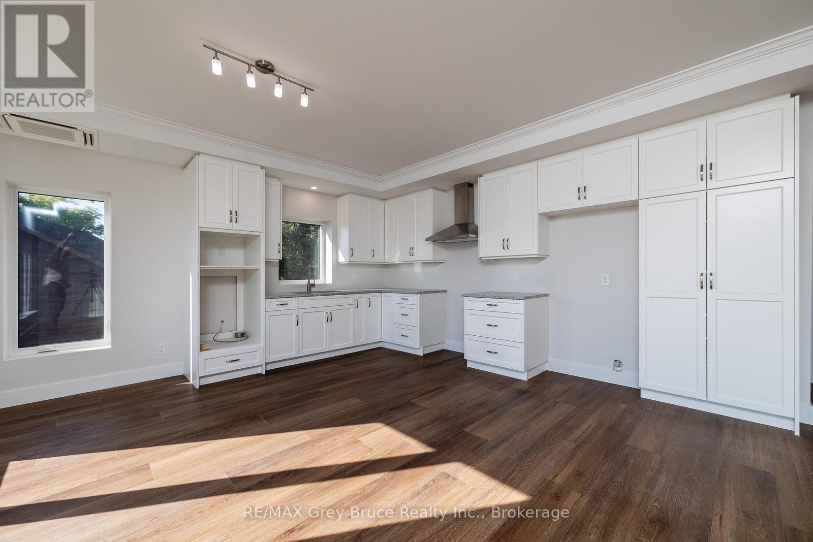 21 - 2347 3rd Avenue W, Owen Sound, Ontario  N4K 2J3 - Photo 13 - X12416675