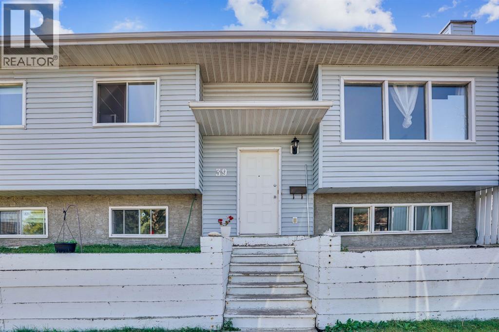 39 Ventura Road NE, Calgary, Alberta