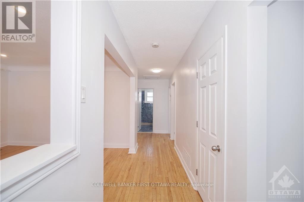 1347 Dorchester Avenue, Ottawa, Ontario  K1Z 8E8 - Photo 2 - X12416666