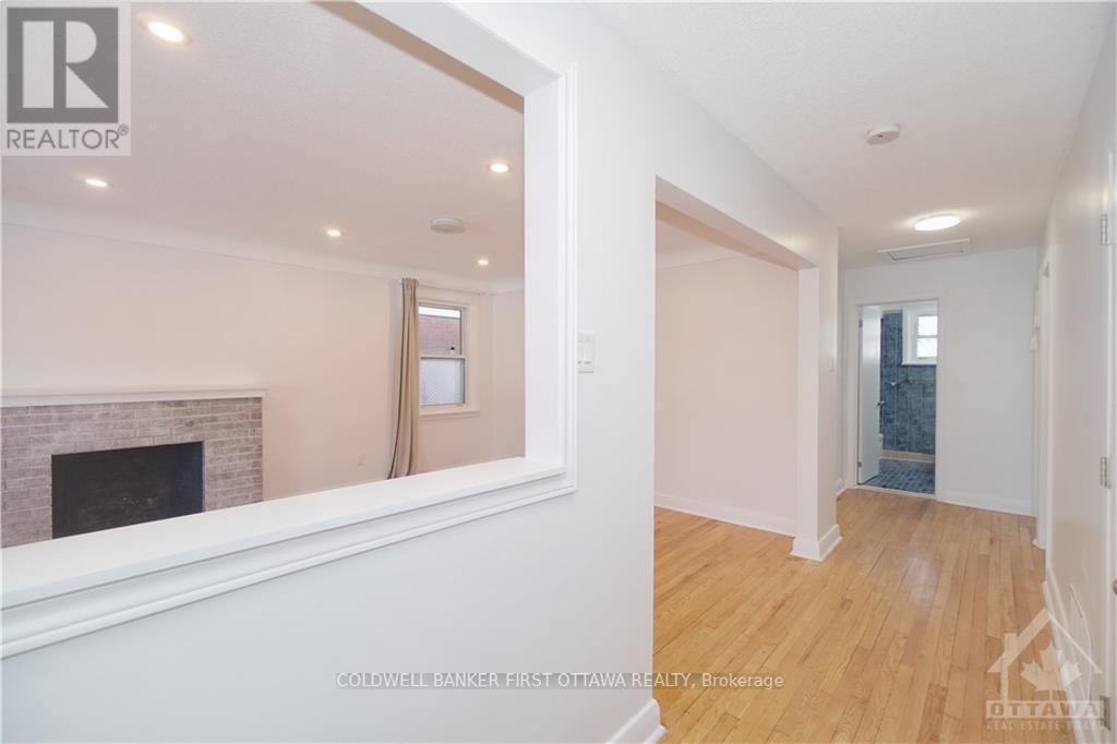 1347 Dorchester Avenue, Ottawa, Ontario  K1Z 8E8 - Photo 3 - X12416666