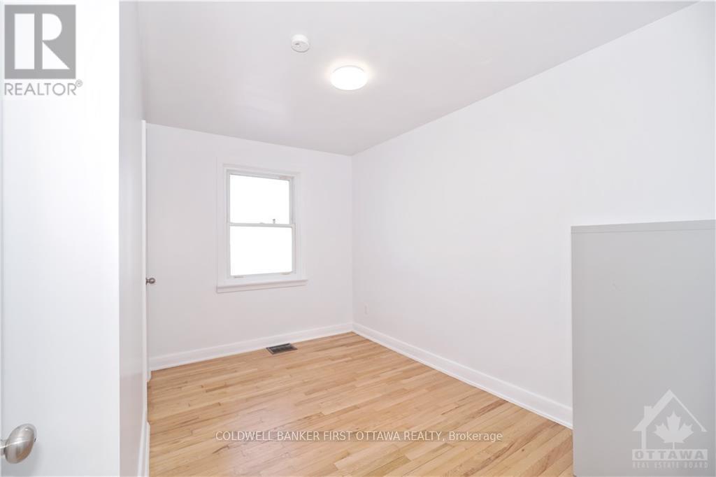 1347 Dorchester Avenue, Ottawa, Ontario  K1Z 8E8 - Photo 8 - X12416666