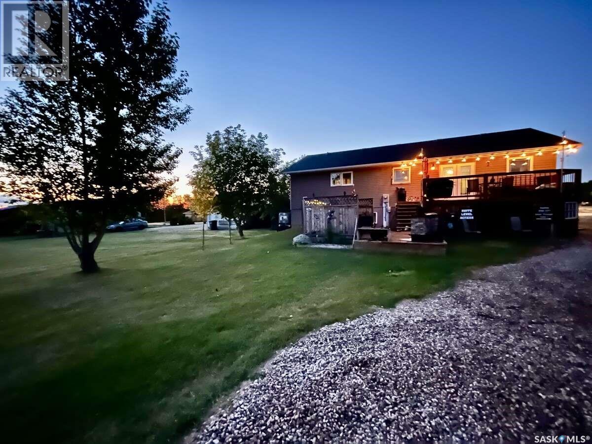 305 3rd Street, St. Brieux, Saskatchewan  S0K 3V0 - Photo 7 - SK018918