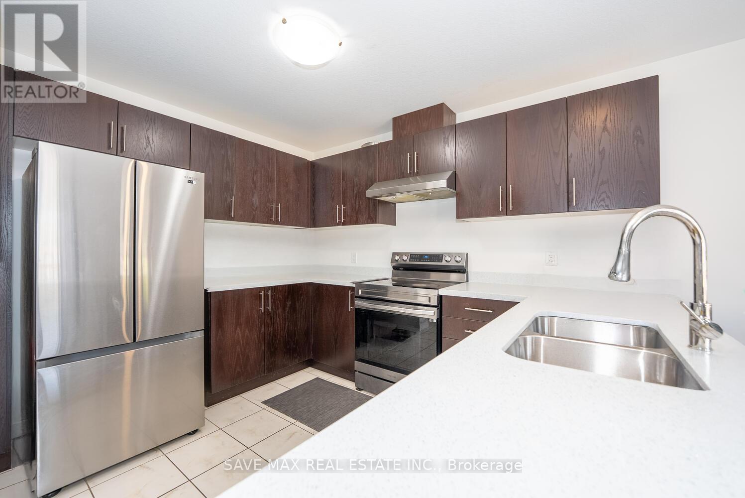 9 Shedrow Place, Kitchener, Ontario  N2R 0R8 - Photo 8 - X12416304