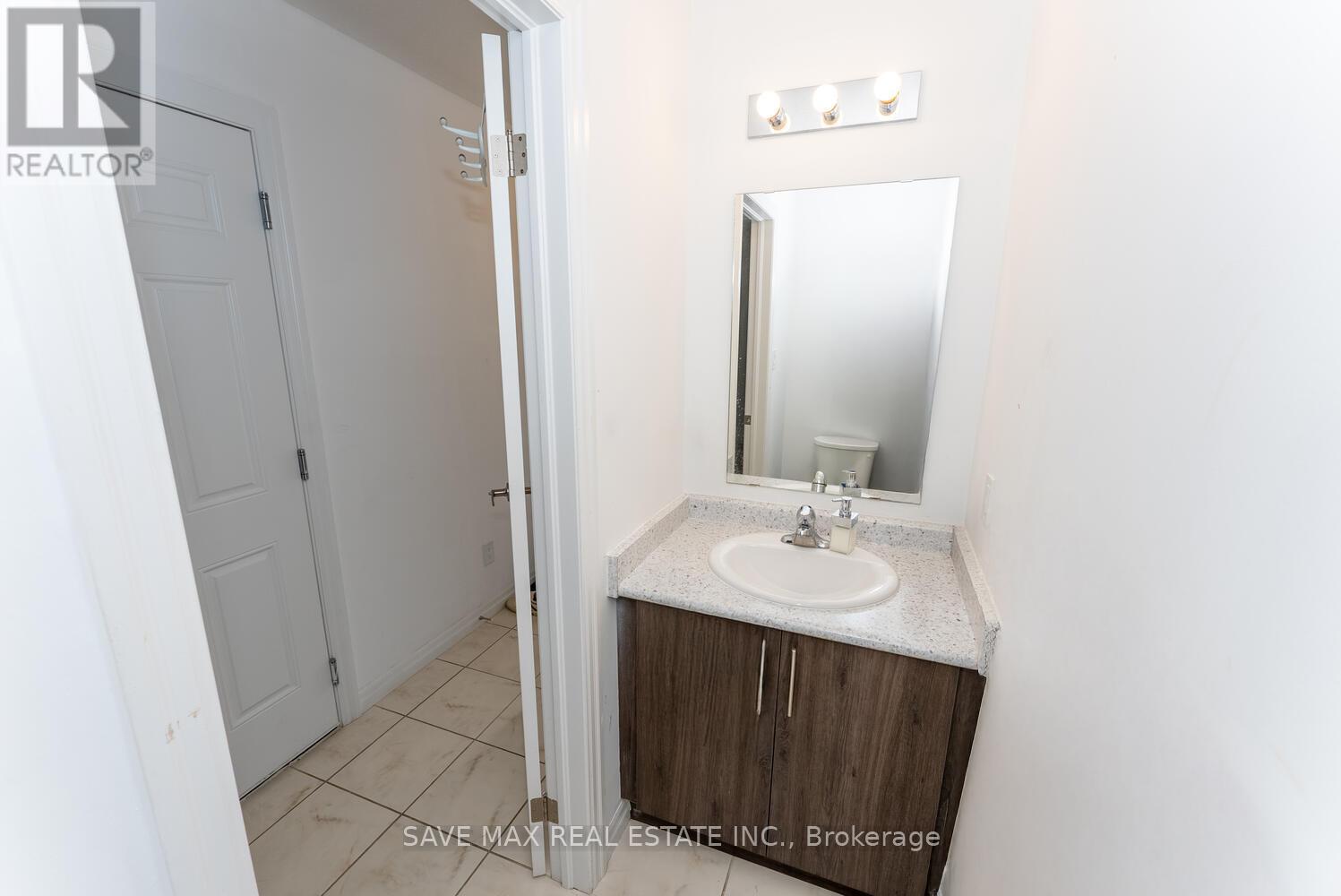 9 Shedrow Place, Kitchener, Ontario  N2R 0R8 - Photo 9 - X12416304