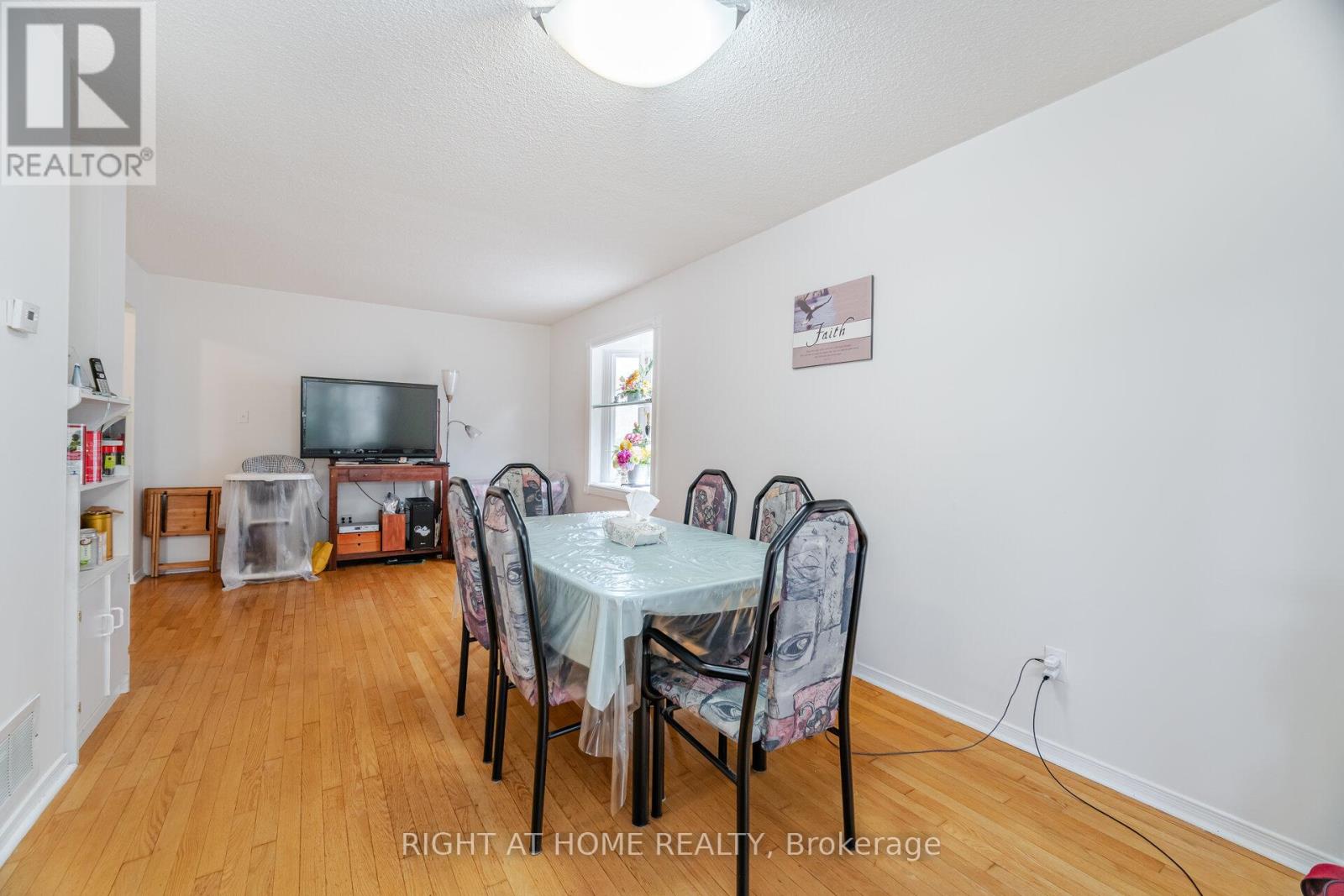 5253 Palomar Crescent, Mississauga, Ontario  L5R 2W8 - Photo 13 - W12416689