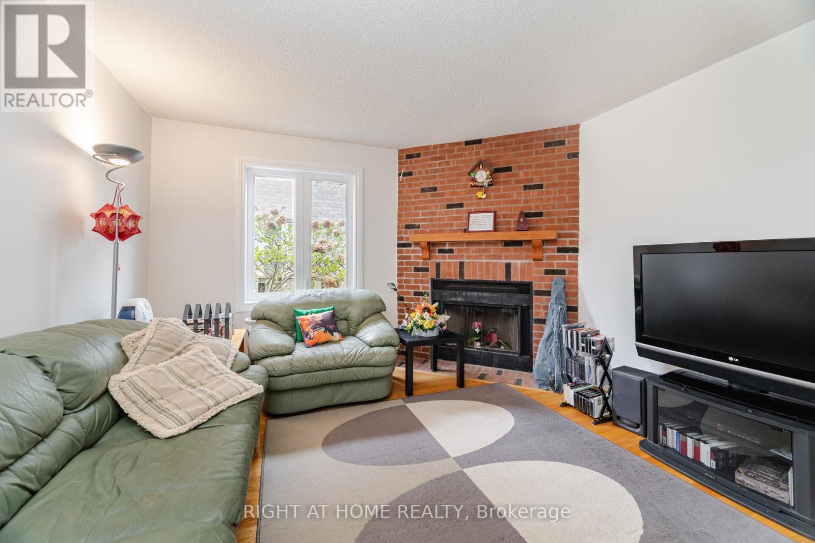 5253 Palomar Crescent, Mississauga, Ontario  L5R 2W8 - Photo 8 - W12416689