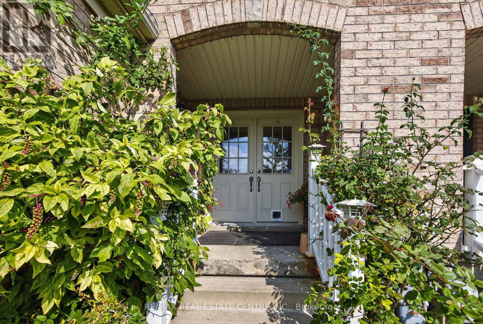 64 Big Moe Crescent, Brampton, Ontario  L6P 1J8 - Photo 2 - W12416693
