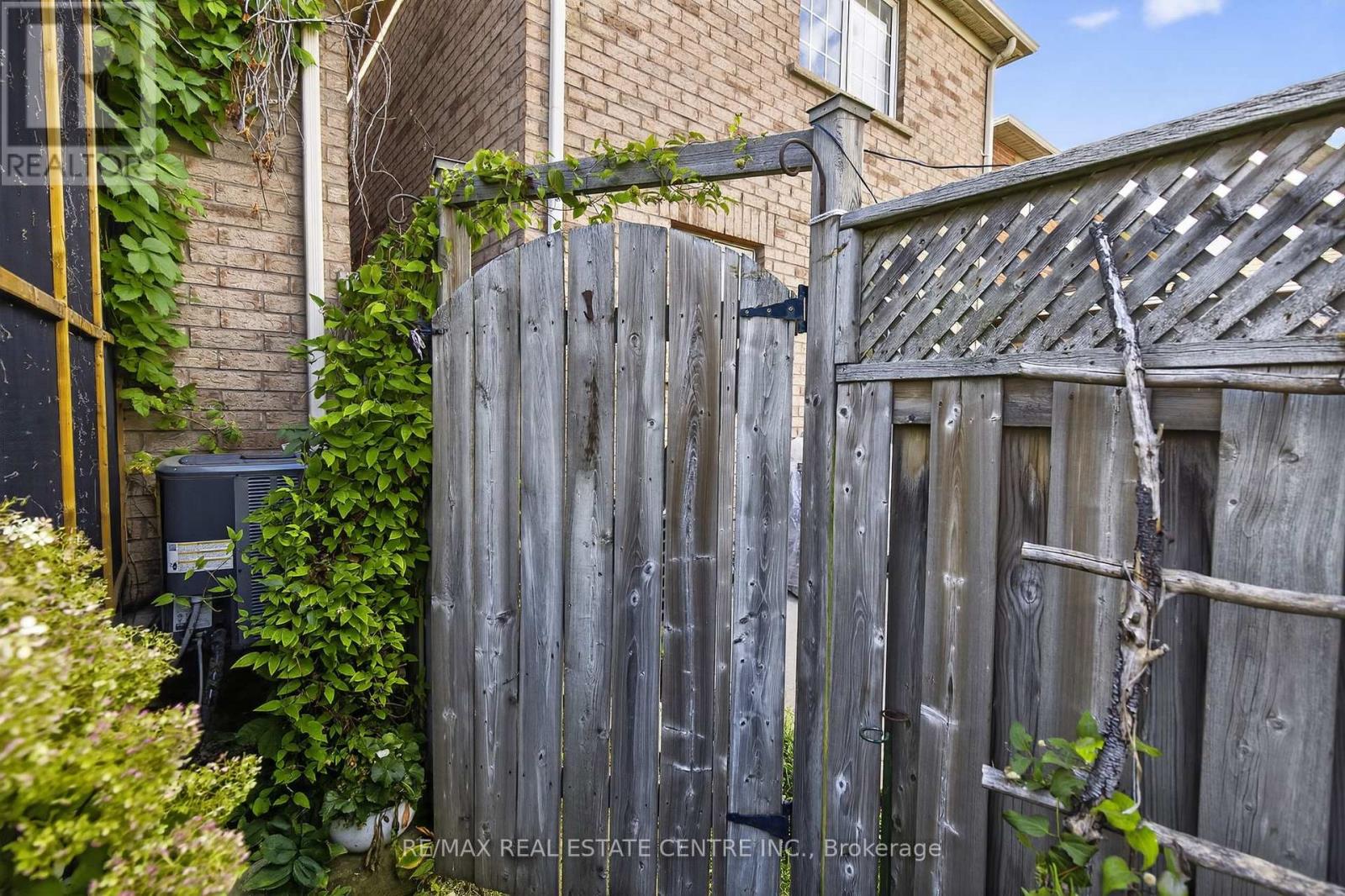 64 Big Moe Crescent, Brampton, Ontario  L6P 1J8 - Photo 40 - W12416693