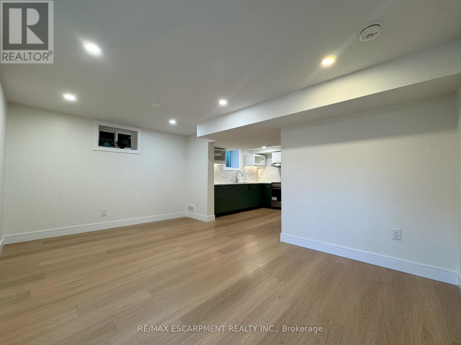 Lower - 1482 Lancaster Drive, Oakville, Ontario  L6H 2T4 - Photo 12 - W12415078