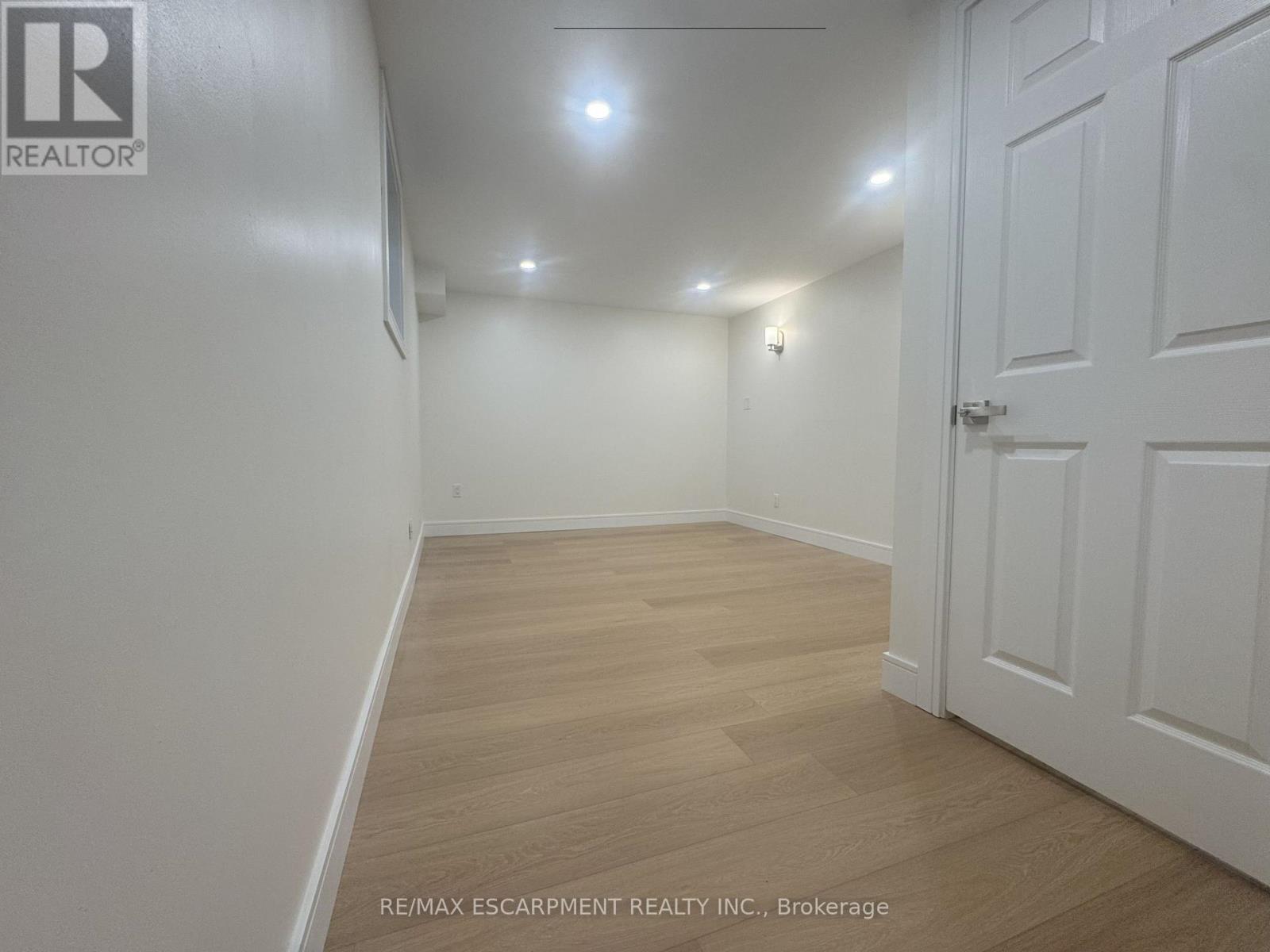 Lower - 1482 Lancaster Drive, Oakville, Ontario  L6H 2T4 - Photo 18 - W12415078