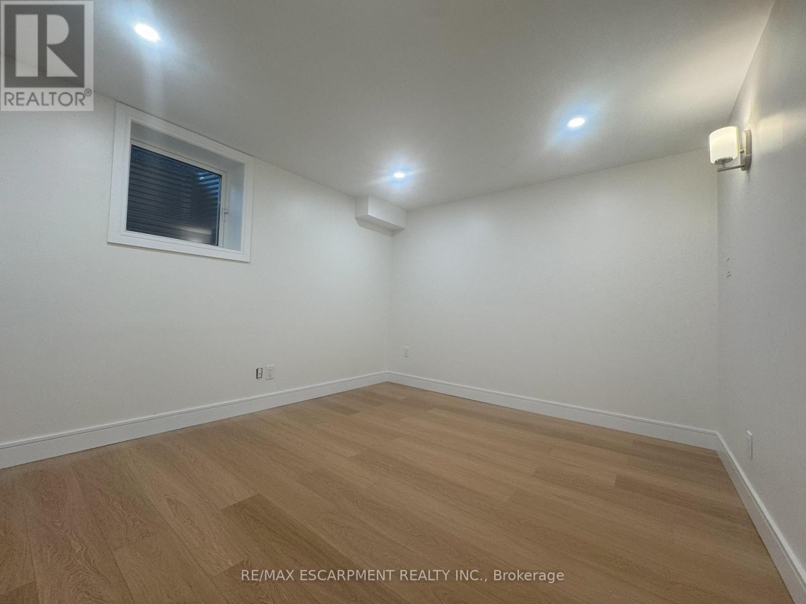 Lower - 1482 Lancaster Drive, Oakville, Ontario  L6H 2T4 - Photo 17 - W12415078