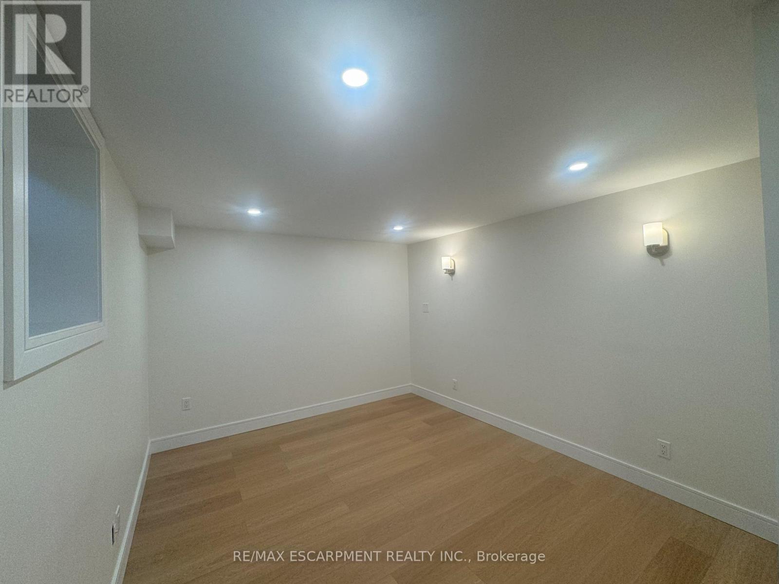 Lower - 1482 Lancaster Drive, Oakville, Ontario  L6H 2T4 - Photo 19 - W12415078
