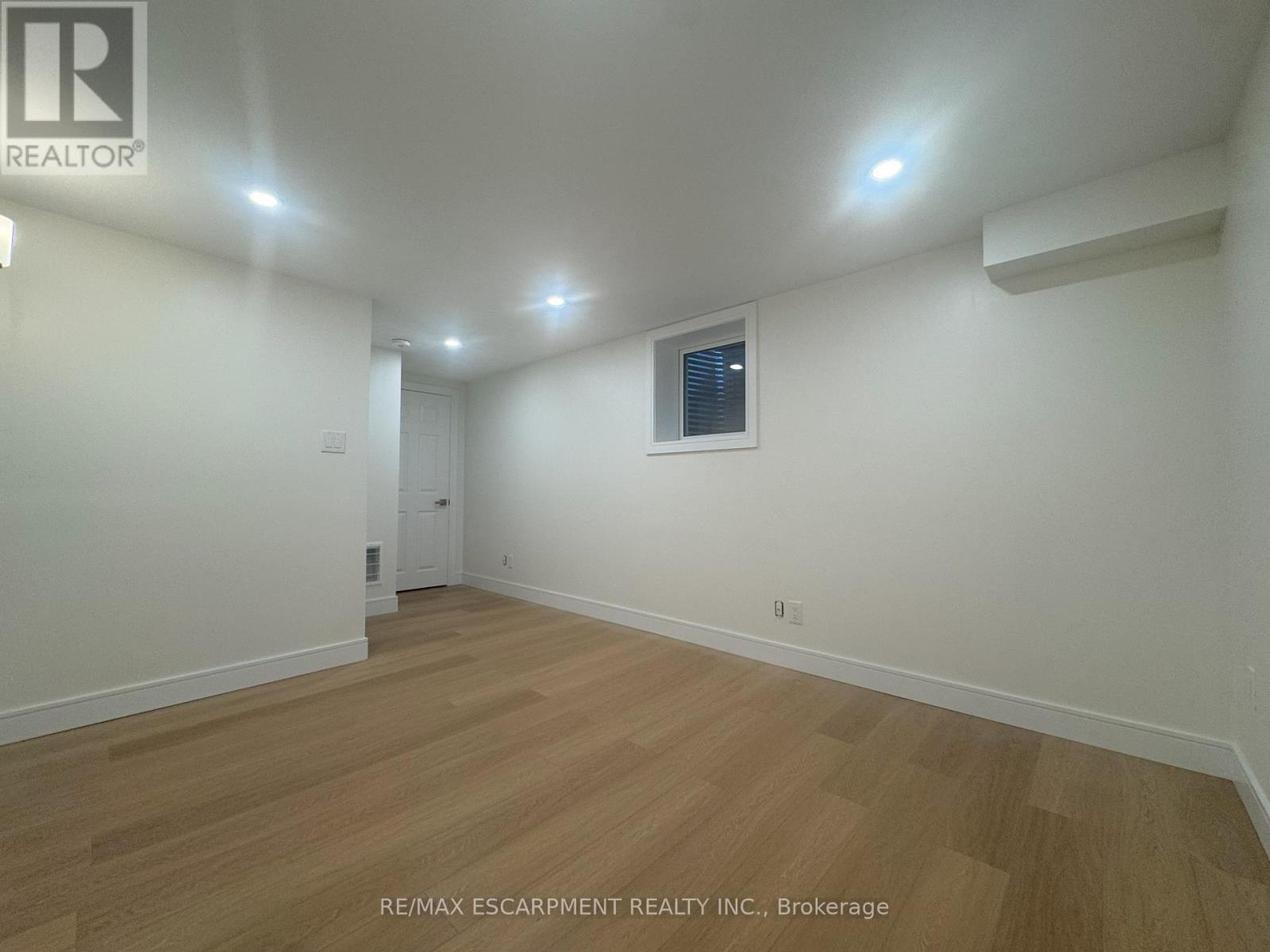 Lower - 1482 Lancaster Drive, Oakville, Ontario  L6H 2T4 - Photo 20 - W12415078