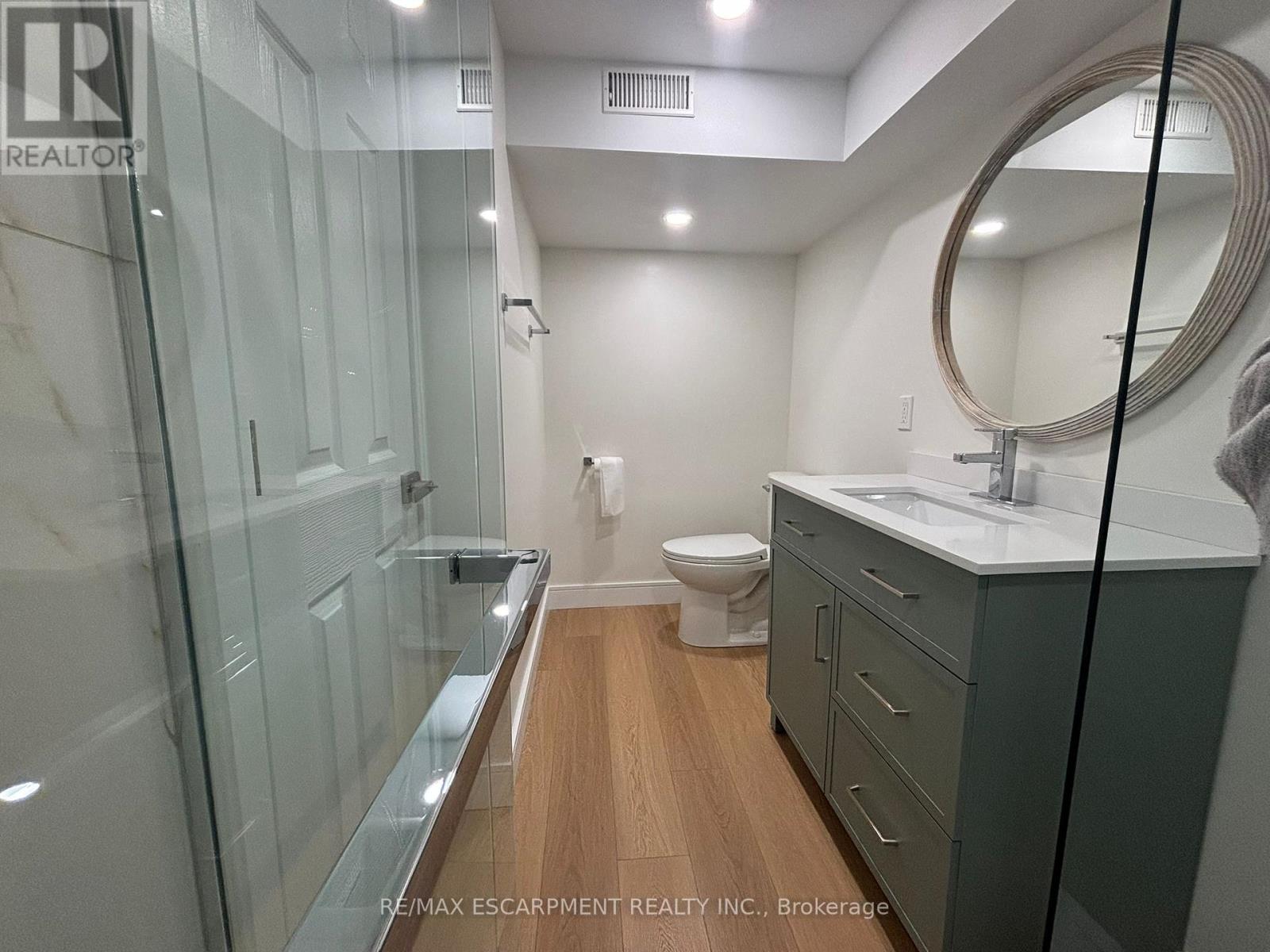 Lower - 1482 Lancaster Drive, Oakville, Ontario  L6H 2T4 - Photo 16 - W12415078