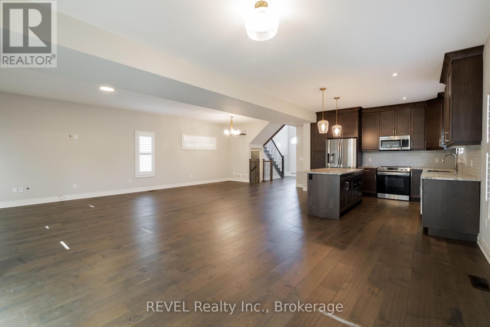 202 Viger Drive, Welland, Ontario  L3B 5E9 - Photo 11 - X12416720