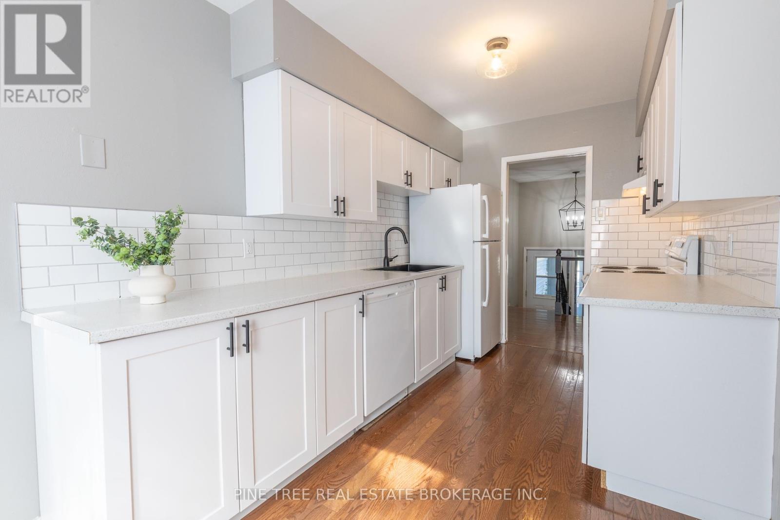 228 Cavana Street, Midland, Ontario  L4R 4C1 - Photo 10 - S12416715