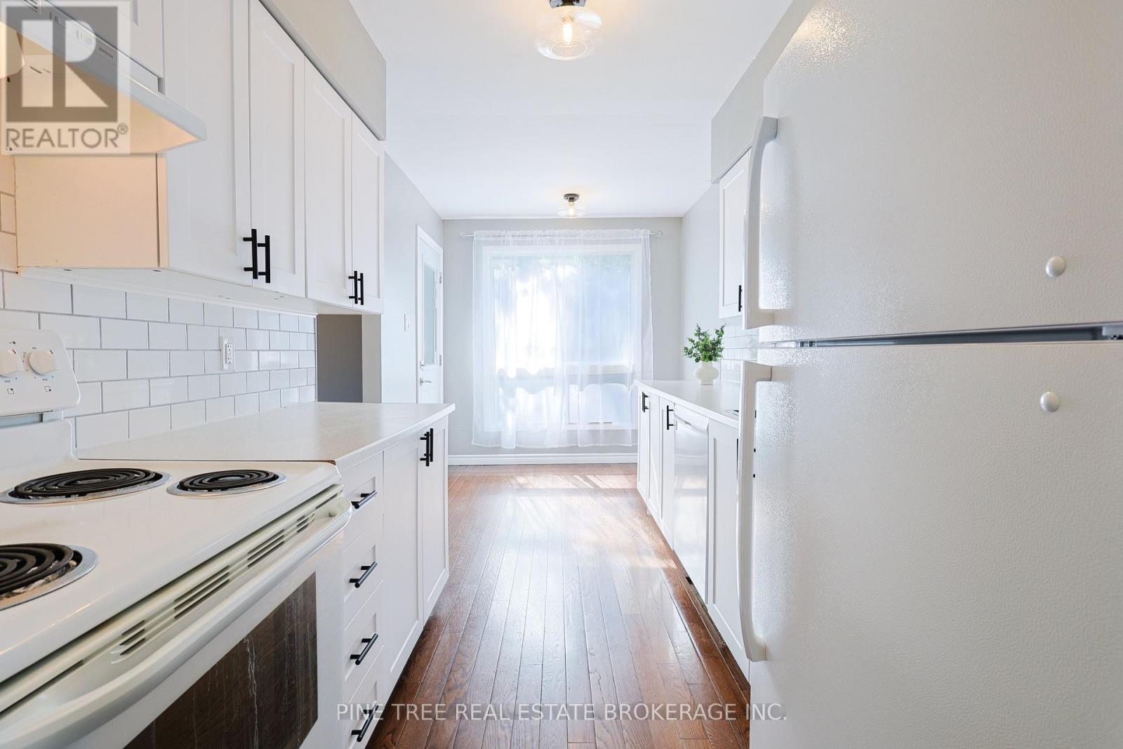 228 Cavana Street, Midland, Ontario  L4R 4C1 - Photo 4 - S12416715