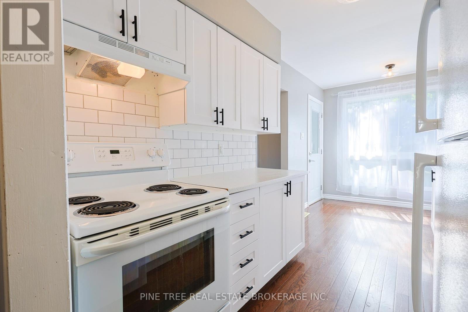 228 Cavana Street, Midland, Ontario  L4R 4C1 - Photo 6 - S12416715