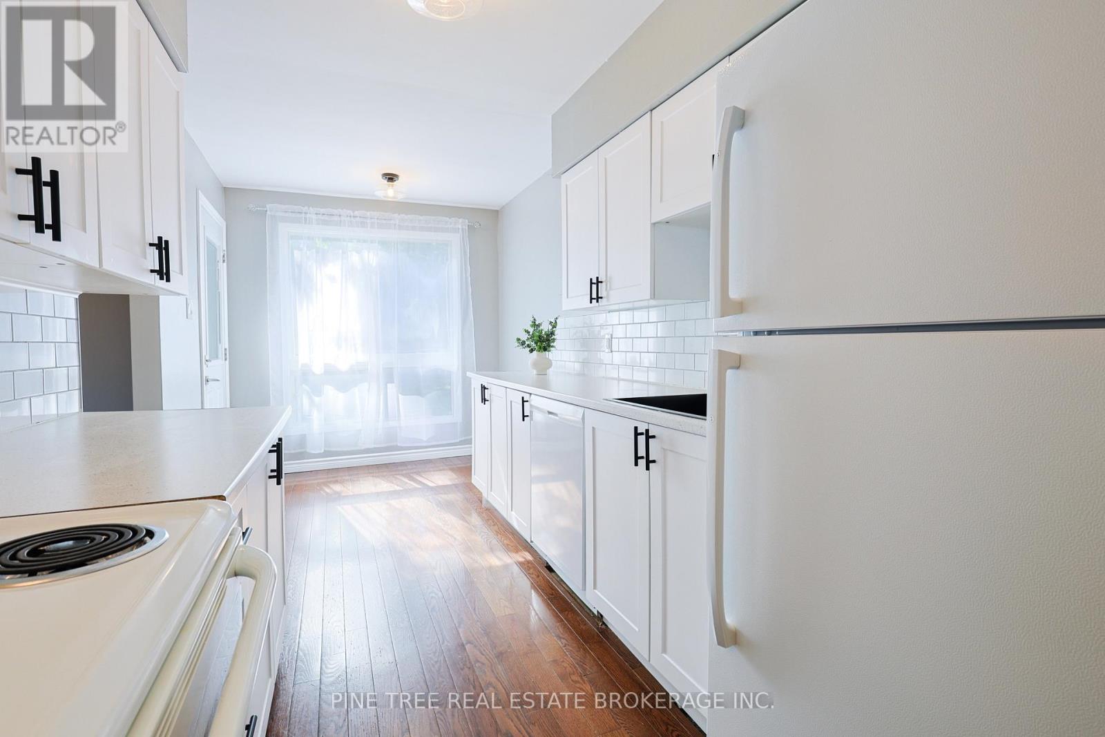 228 Cavana Street, Midland, Ontario  L4R 4C1 - Photo 7 - S12416715