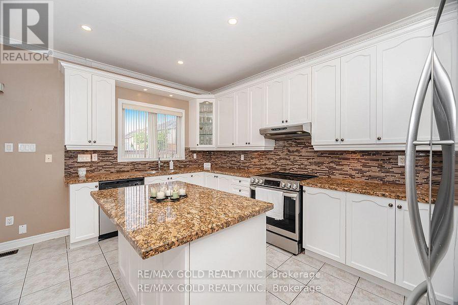 5 Summershade Street, Brampton, Ontario  L6P 2B9 - Photo 4 - W12416714