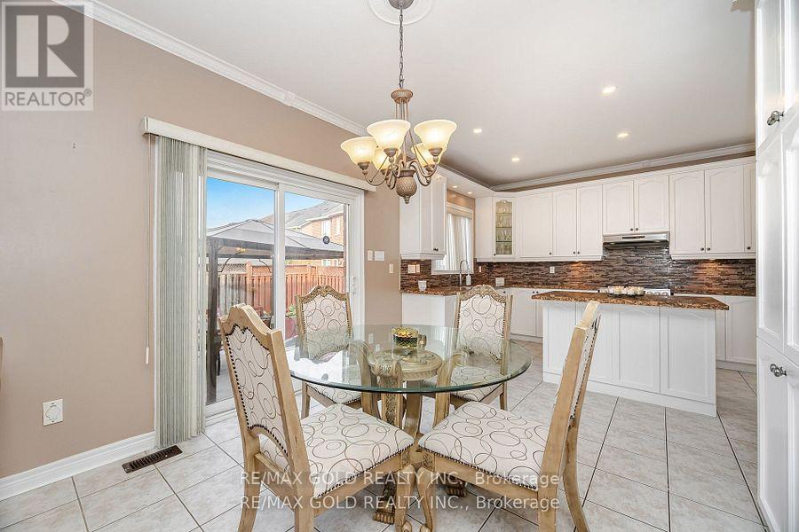 5 Summershade Street, Brampton, Ontario  L6P 2B9 - Photo 5 - W12416714