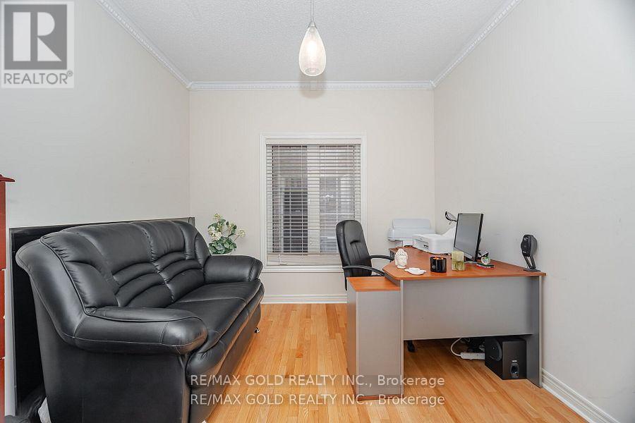 5 Summershade Street, Brampton, Ontario  L6P 2B9 - Photo 7 - W12416714