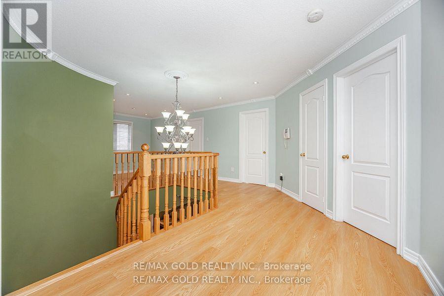 5 Summershade Street, Brampton, Ontario  L6P 2B9 - Photo 8 - W12416714