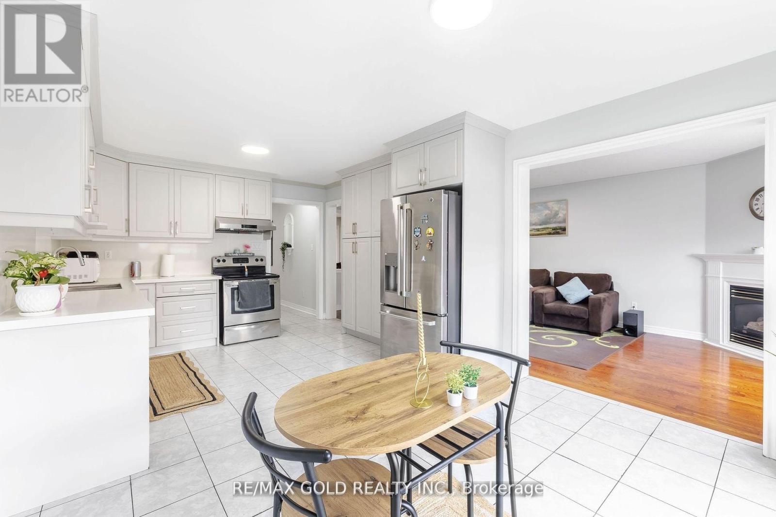 17 Dovesong Drive, Brampton, Ontario  L6R 1V9 - Photo 17 - W12416723