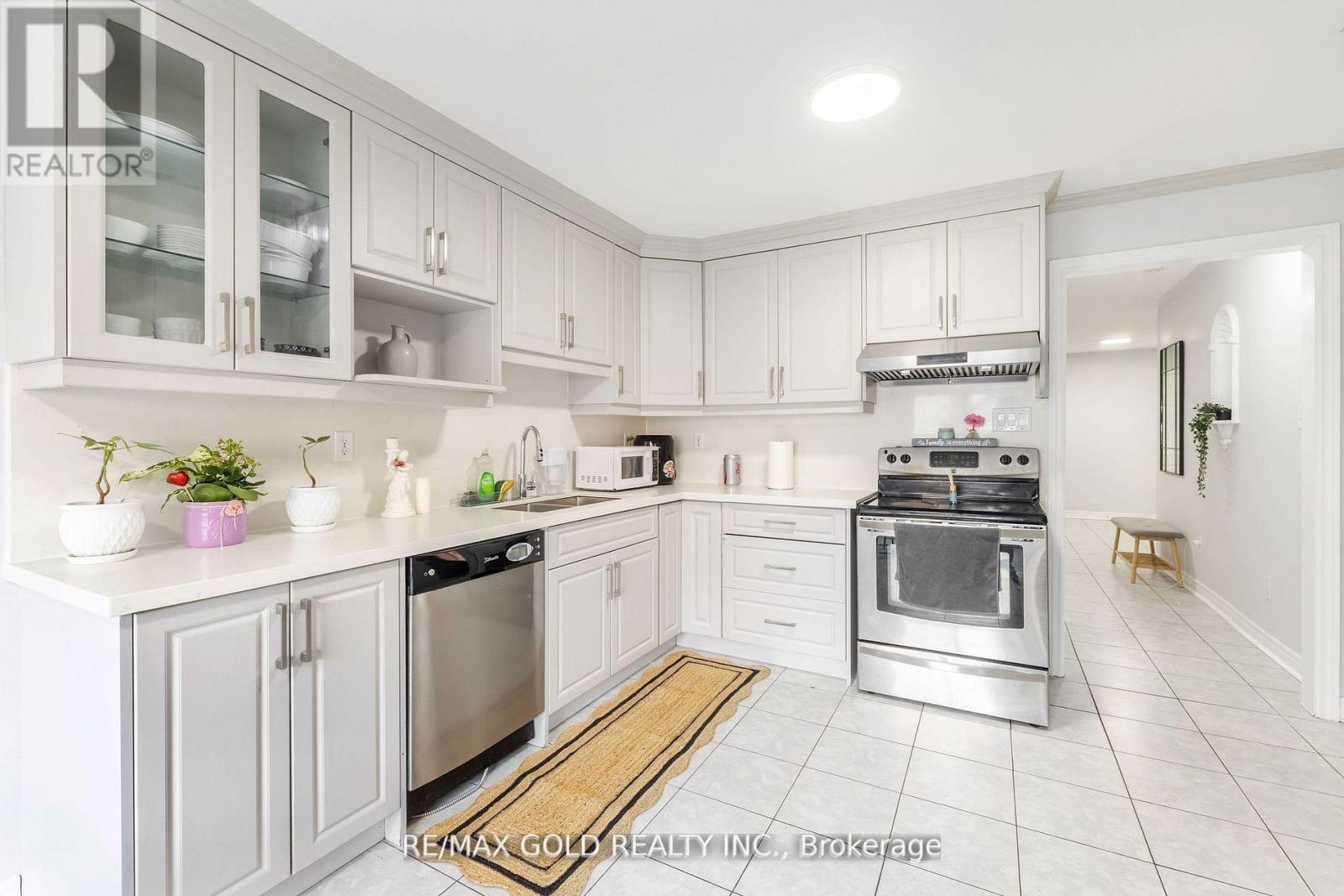 17 Dovesong Drive, Brampton, Ontario  L6R 1V9 - Photo 19 - W12416723