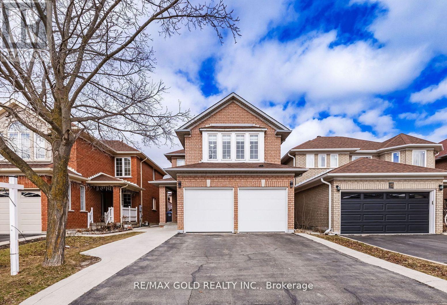17 Dovesong Drive, Brampton, Ontario  L6R 1V9 - Photo 2 - W12416723