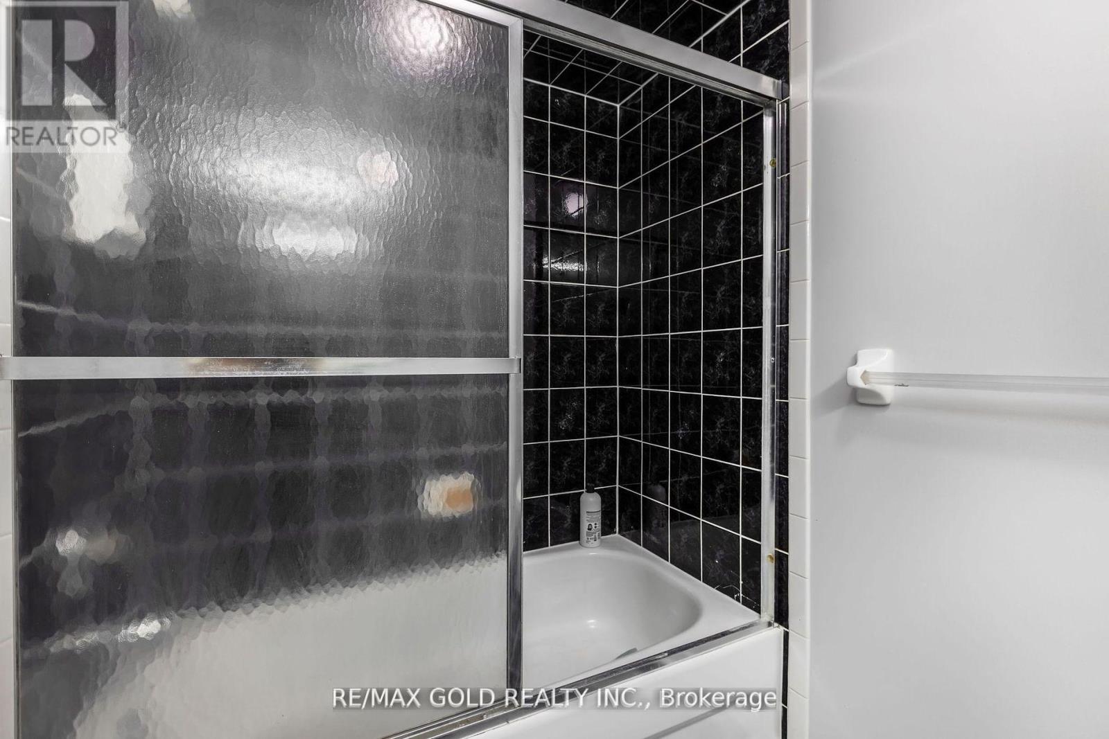17 Dovesong Drive, Brampton, Ontario  L6R 1V9 - Photo 27 - W12416723