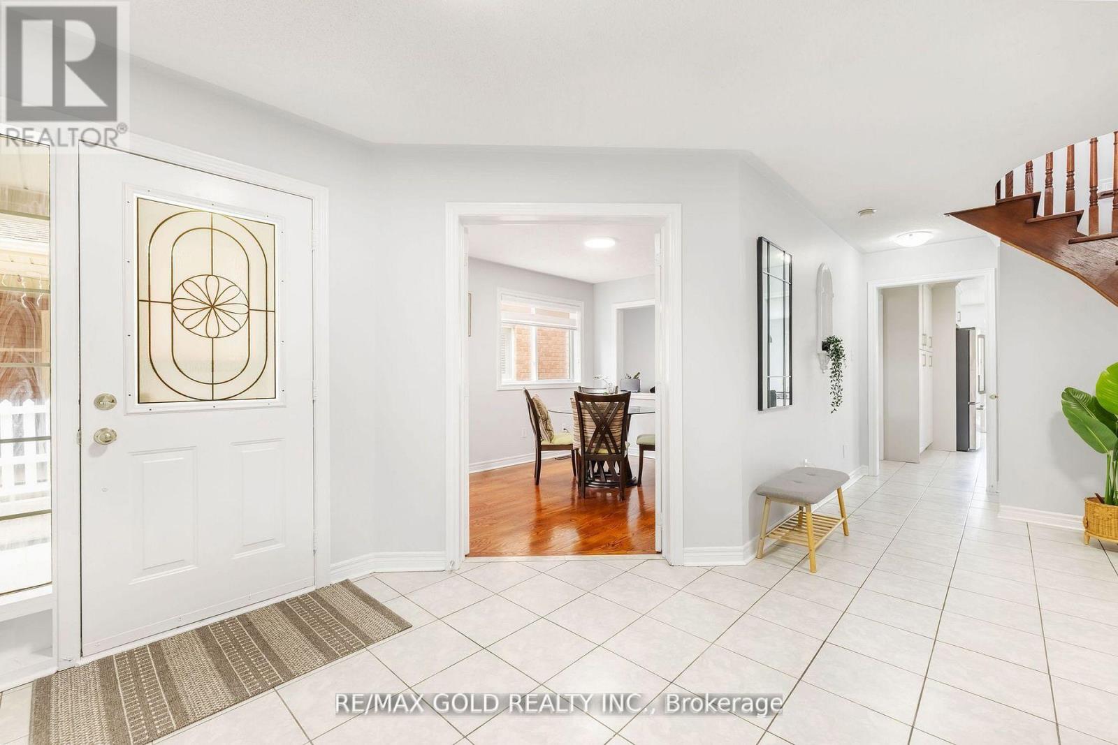 17 Dovesong Drive, Brampton, Ontario  L6R 1V9 - Photo 4 - W12416723