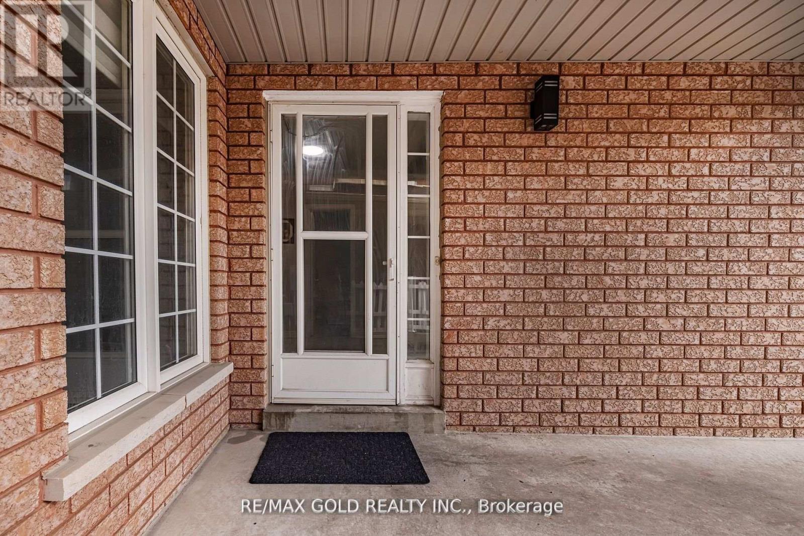 17 Dovesong Drive, Brampton, Ontario  L6R 1V9 - Photo 6 - W12416723