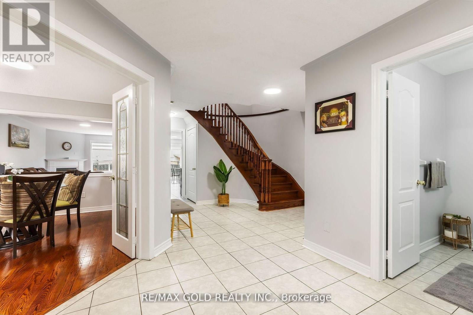17 Dovesong Drive, Brampton, Ontario  L6R 1V9 - Photo 8 - W12416723