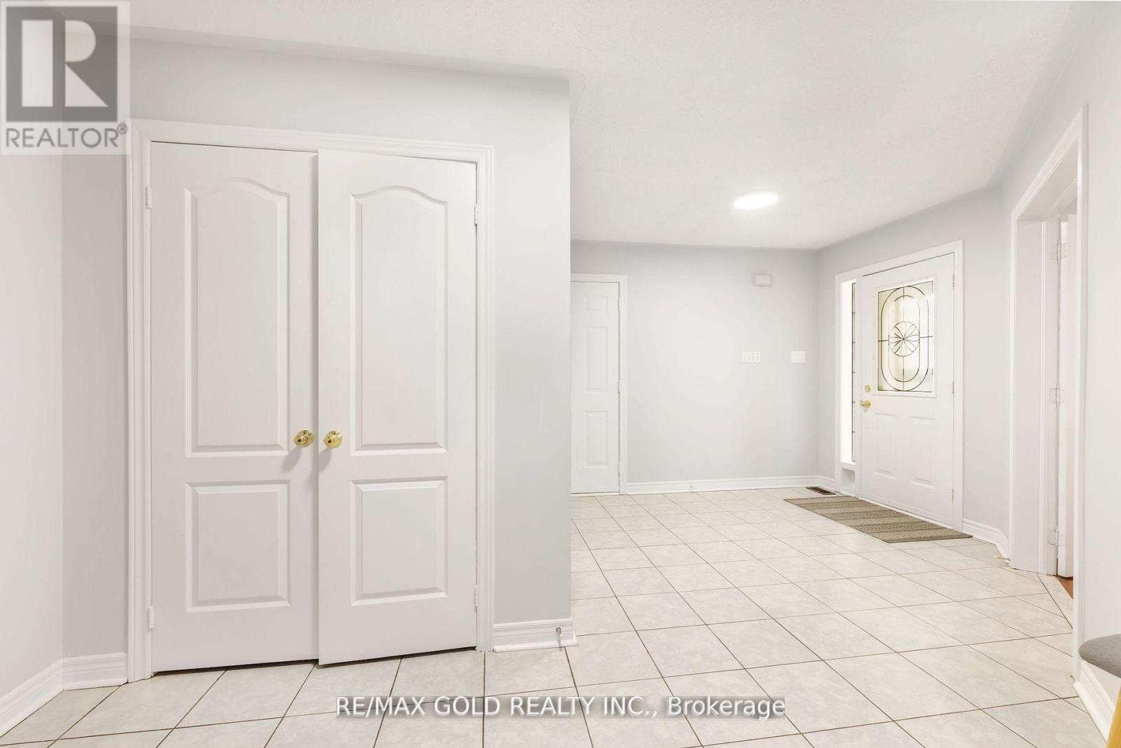 17 Dovesong Drive, Brampton, Ontario  L6R 1V9 - Photo 9 - W12416723