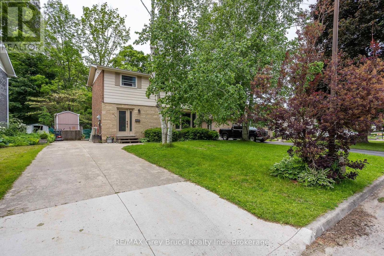 206 6th Avenue E, Owen Sound, Ontario  N4K 2T3 - Photo 2 - X12416742
