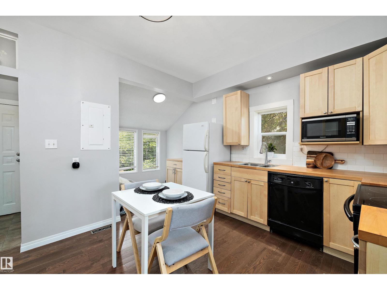 8702 92a Av Nw, Edmonton, Alberta  T6C 1S6 - Photo 11 - E4458739